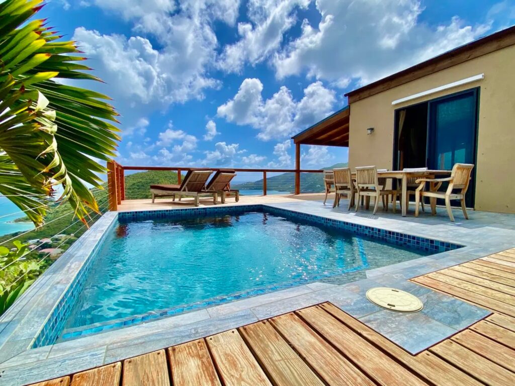 A luxurious rooftop swimming pool on a house HUIS AAN ZEE