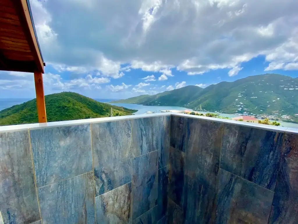 Open bath area with a panoramic view of the sky and outdoor surroundings.